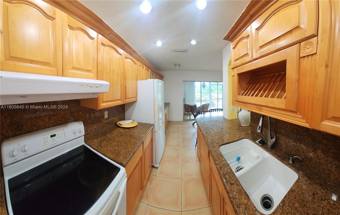 For Sale: $169,000 (1 beds, 1 baths, 600 Square Feet)
