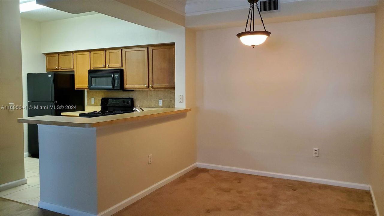 For Sale: $259,900 (1 beds, 1 baths, 675 Square Feet)