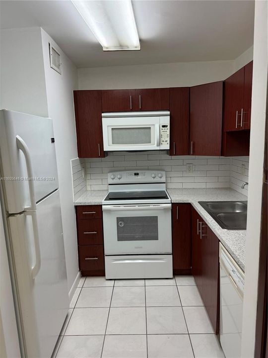 Recently Rented: $1,850 (1 beds, 1 baths, 720 Square Feet)