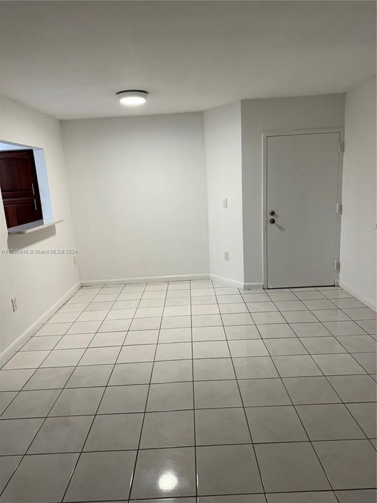 Active With Contract: $1,850 (1 beds, 1 baths, 720 Square Feet)