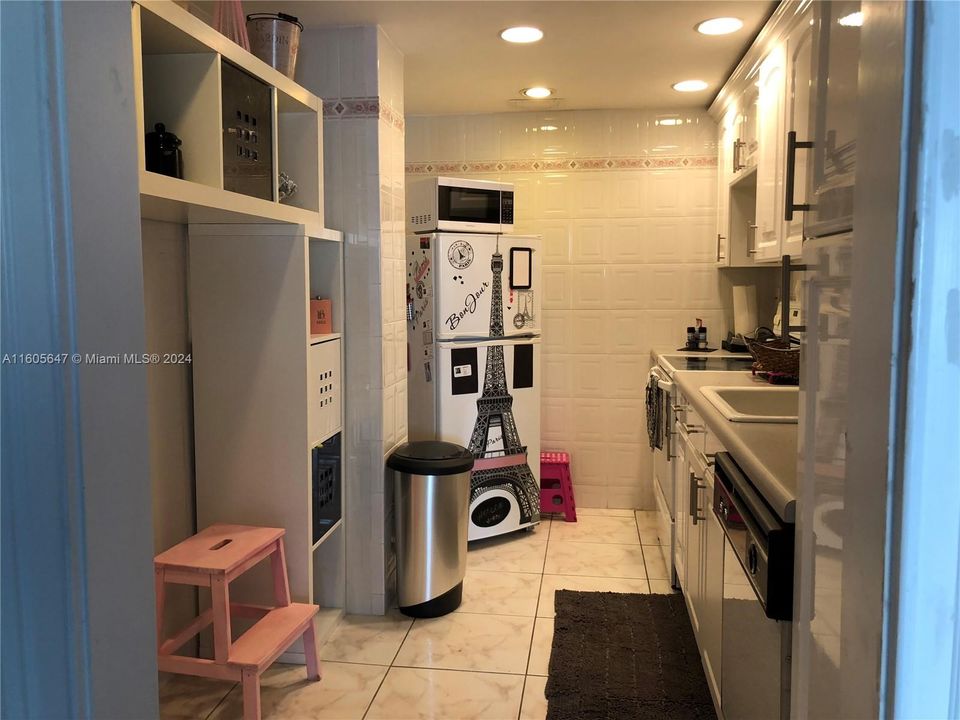 For Sale: $239,000 (1 beds, 1 baths, 545 Square Feet)