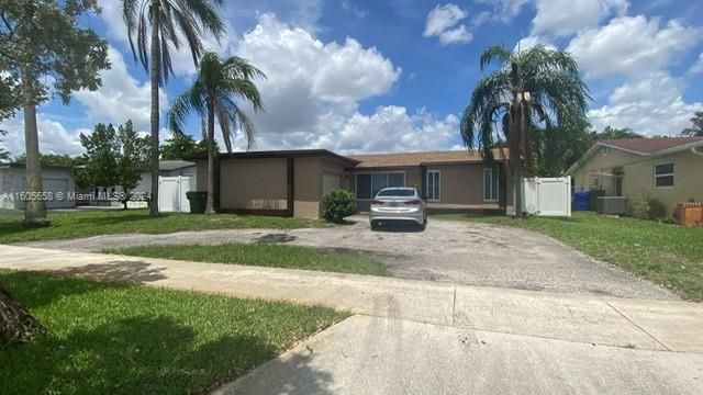 For Sale: $585,000 (3 beds, 2 baths, 1411 Square Feet)