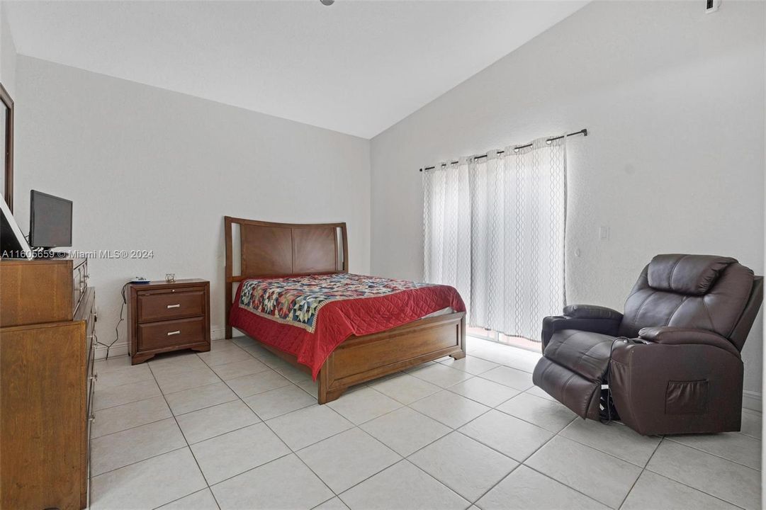 For Sale: $649,000 (4 beds, 2 baths, 1611 Square Feet)