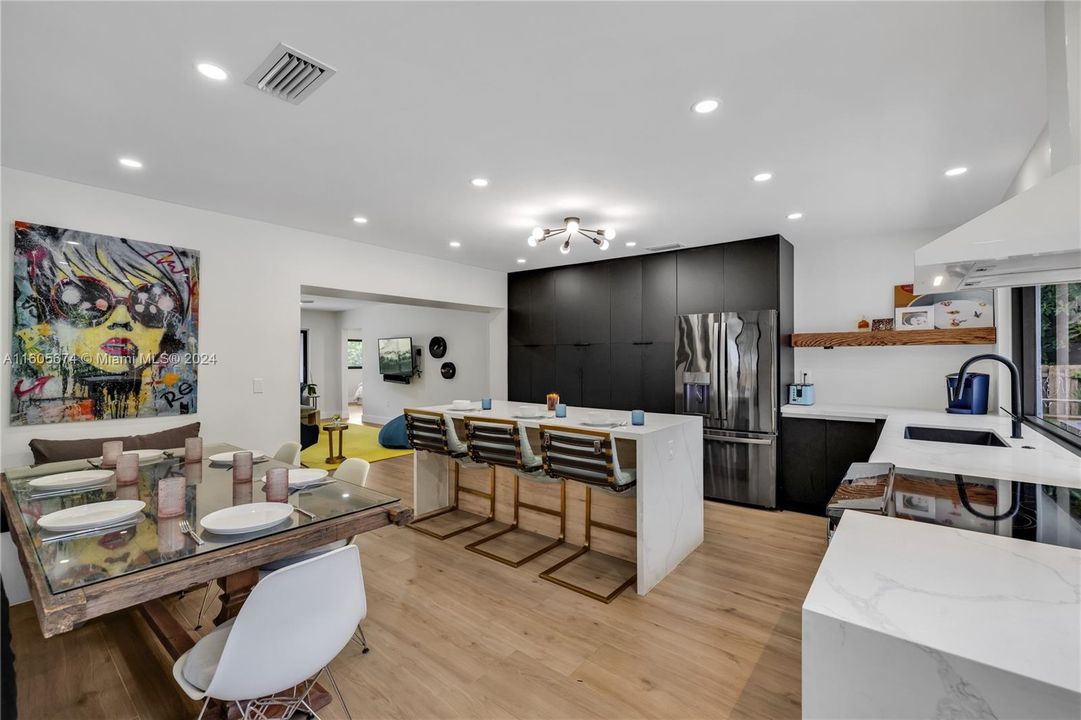 Active With Contract: $1,200,000 (3 beds, 2 baths, 1689 Square Feet)