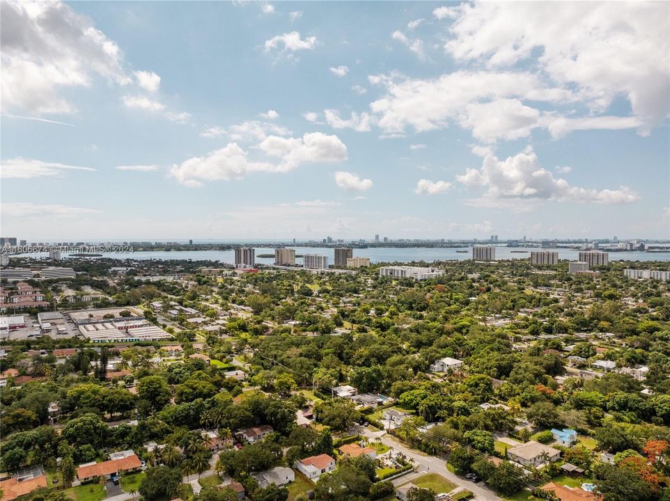 Active With Contract: $1,200,000 (3 beds, 2 baths, 1689 Square Feet)