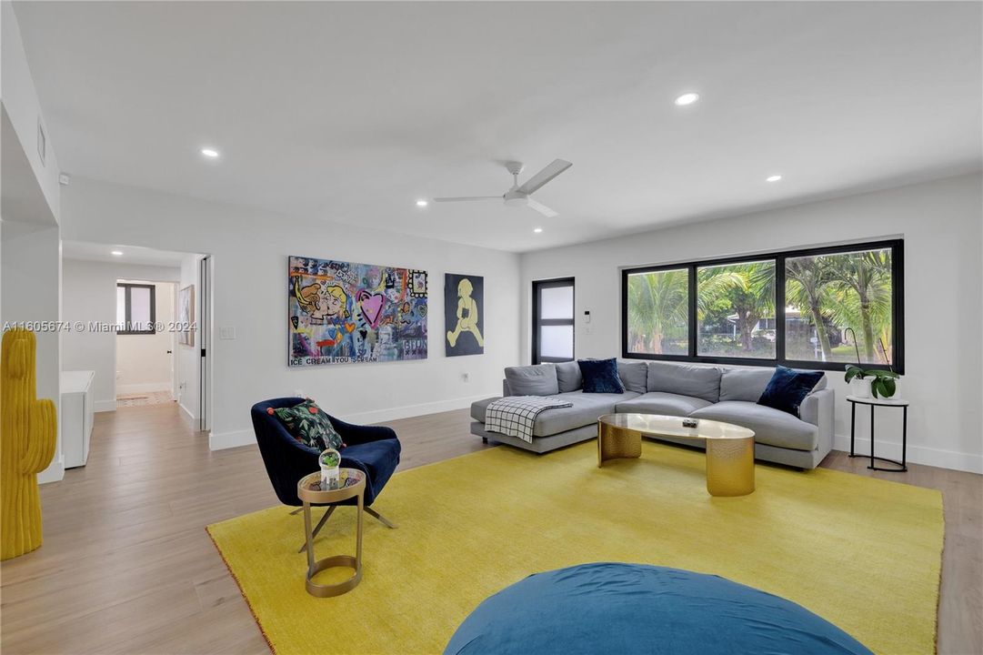 Active With Contract: $1,200,000 (3 beds, 2 baths, 1689 Square Feet)