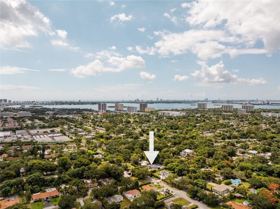 Active With Contract: $1,200,000 (3 beds, 2 baths, 1689 Square Feet)