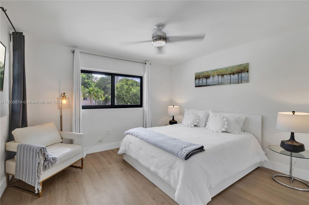 Active With Contract: $1,200,000 (3 beds, 2 baths, 1689 Square Feet)