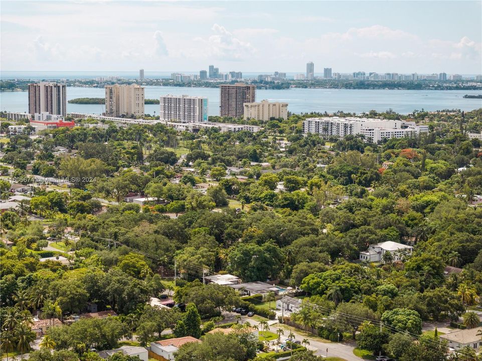 Active With Contract: $1,200,000 (3 beds, 2 baths, 1689 Square Feet)