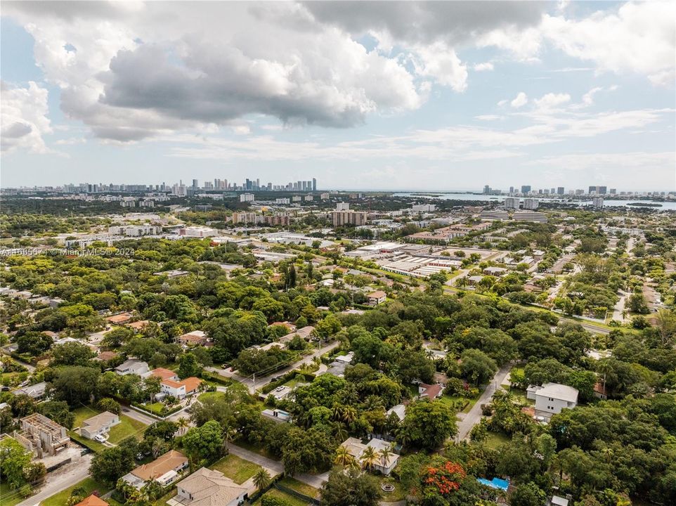 Active With Contract: $1,200,000 (3 beds, 2 baths, 1689 Square Feet)