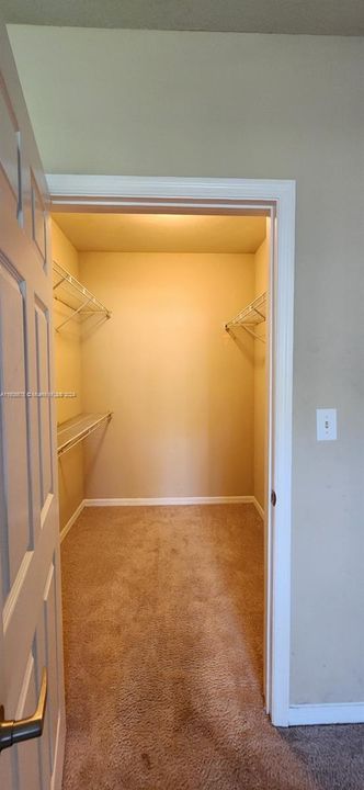 For Rent: $1,900 (1 beds, 1 baths, 843 Square Feet)