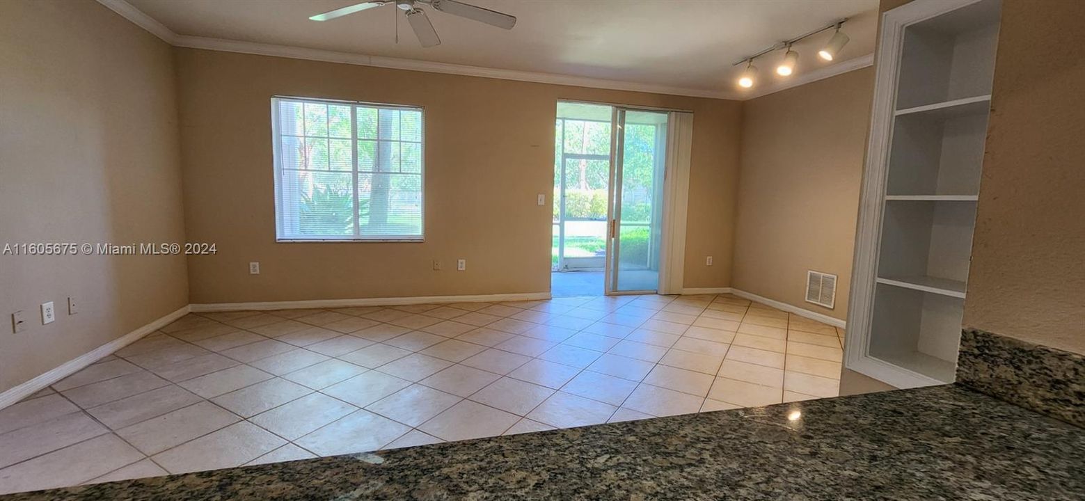 For Rent: $1,900 (1 beds, 1 baths, 843 Square Feet)