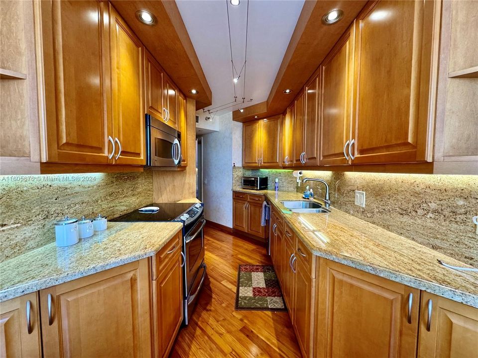 NEW CUSTOM DESIGNER SOLID CHERRY WOOD & CORSICAN GRANITE KITCHEN WITH CUSTOM BACKLIT AND CEILING "LED" LIGHTING