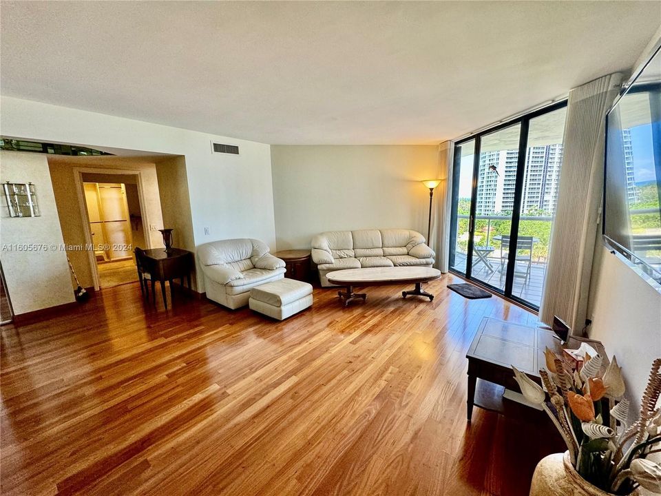 EXQUISITE NEW SOLID AMENDIUM BRAZILIAN HARDWOOD FLOORING THROUGHOUT LIVING AREAS.ENTIRE UNIT HAS JUST HAD ALL POPCORN REMOVED FROM CEILINGS AND COMPLETLY REPLASTERED AND PAINTED THROUGHOUT "TURNKEY" ELEGANT UNIT WITH THE BEST EAST VIEWS