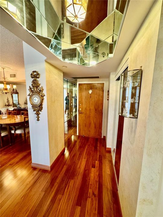 PRIVATE FOYER