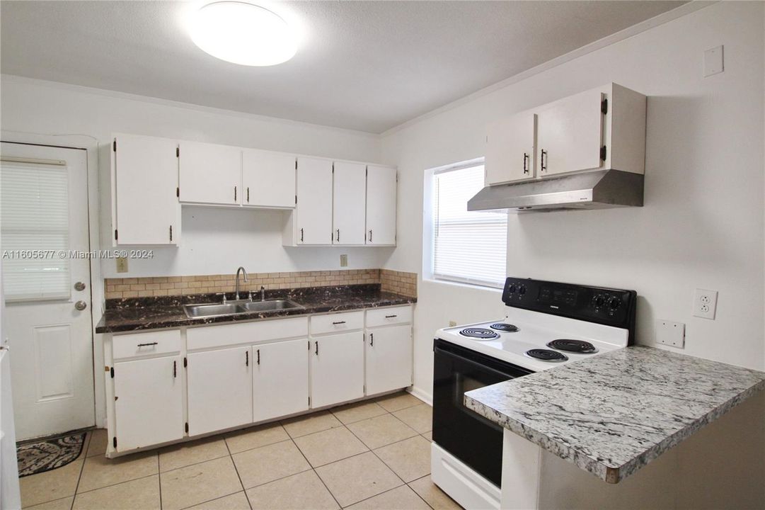 For Sale: $210,000 (3 beds, 1 baths, 1113 Square Feet)