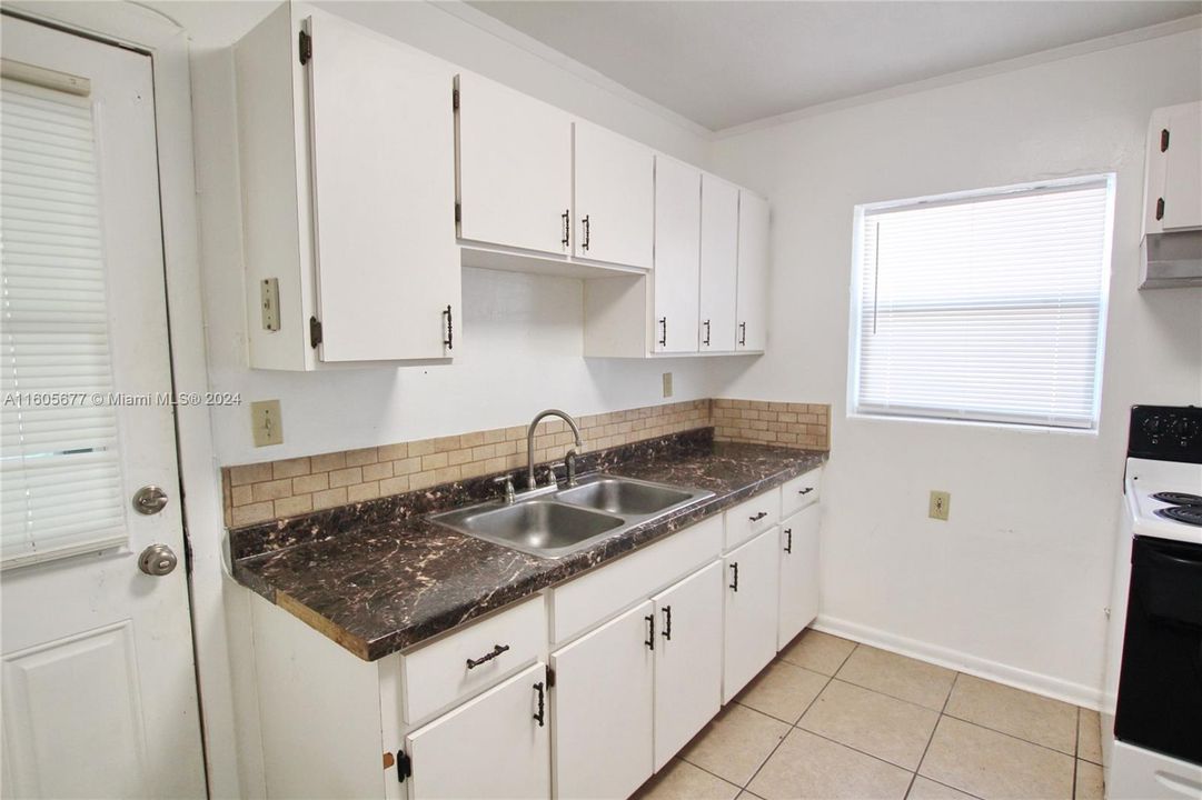 For Sale: $210,000 (3 beds, 1 baths, 1113 Square Feet)
