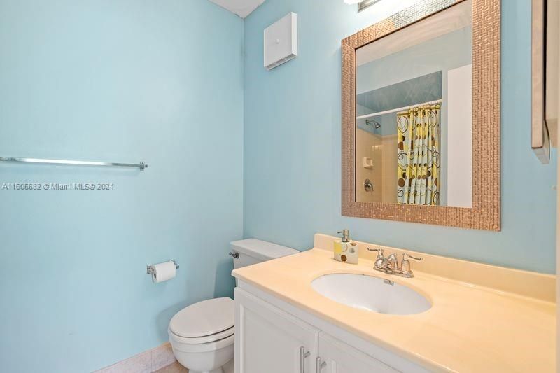 For Sale: $437,000 (2 beds, 2 baths, 1000 Square Feet)