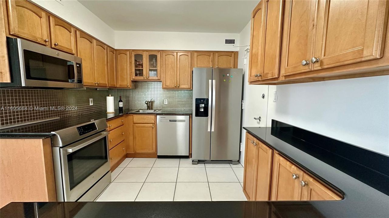 For Sale: $1,150,000 (2 beds, 2 baths, 1030 Square Feet)