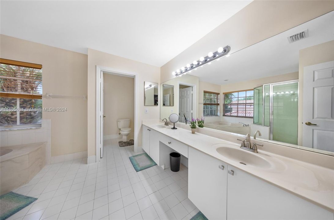 Active With Contract: $620,000 (4 beds, 2 baths, 2484 Square Feet)