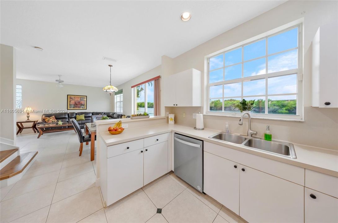 Active With Contract: $620,000 (4 beds, 2 baths, 2484 Square Feet)