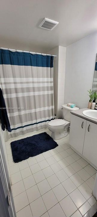 Active With Contract: $1,900 (1 beds, 1 baths, 605 Square Feet)