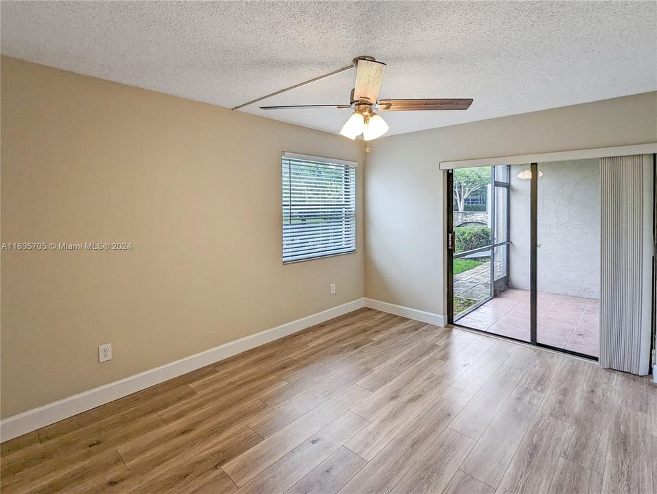 For Sale: $299,000 (2 beds, 2 baths, 903 Square Feet)