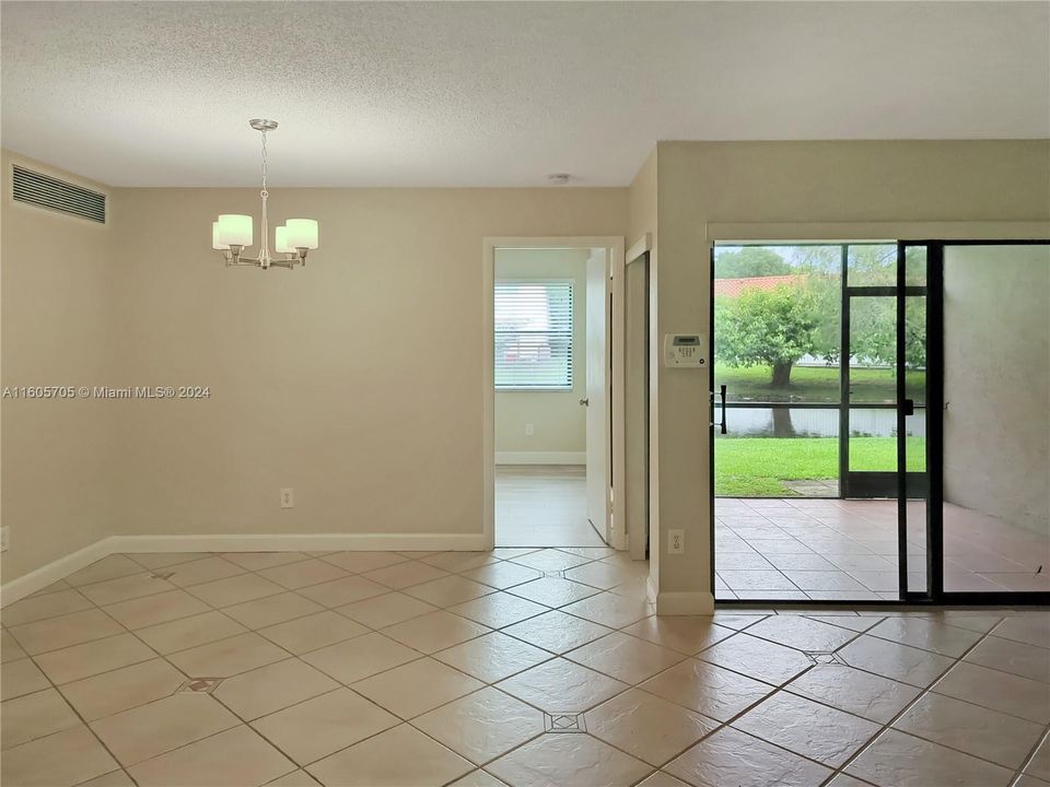 For Sale: $299,000 (2 beds, 2 baths, 903 Square Feet)