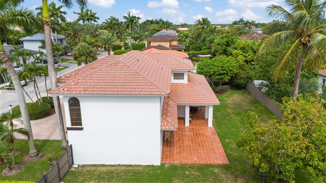 Vendido Recientemente: $999,900 (6 camas, 4 baños, 3741 Pies cuadrados)