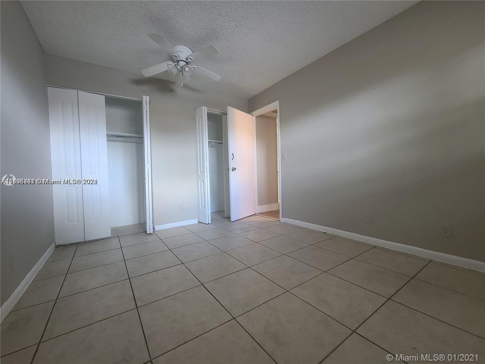 For Sale: $165,000 (2 beds, 1 baths, 829 Square Feet)