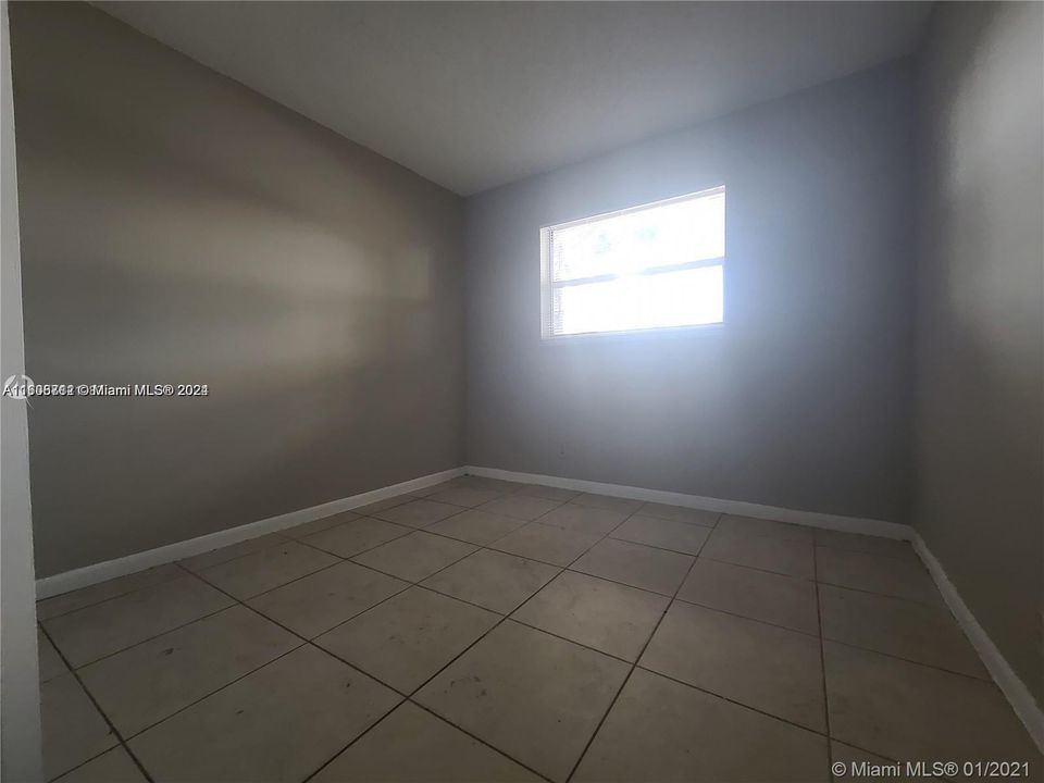 For Sale: $165,000 (2 beds, 1 baths, 829 Square Feet)