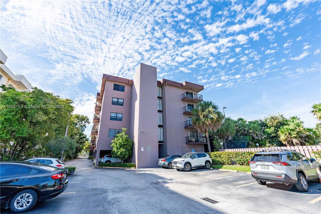 Recently Sold: $245,000 (1 beds, 1 baths, 616 Square Feet)