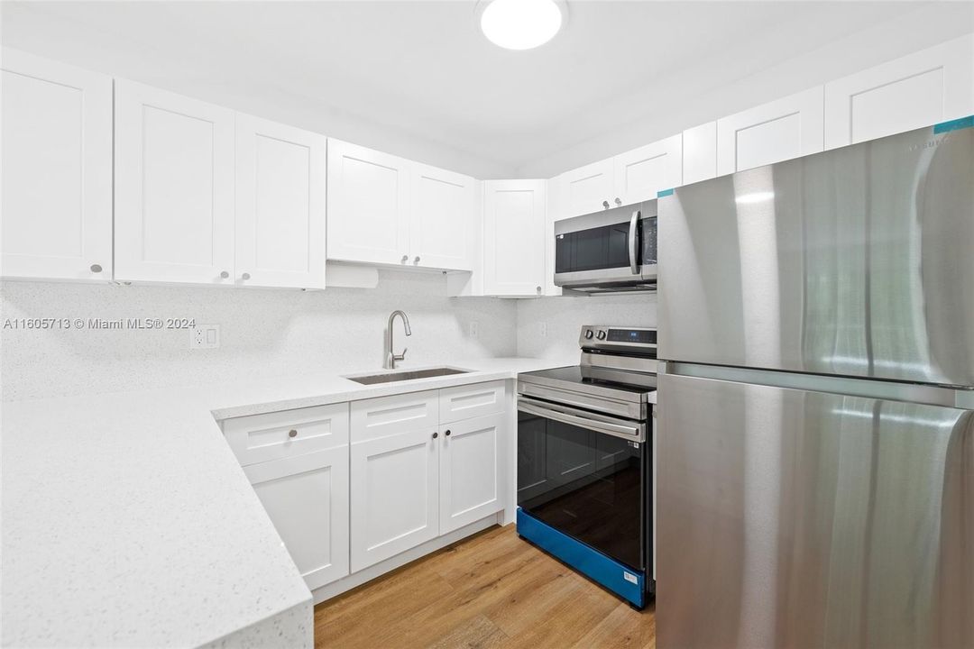 Active With Contract: $245,000 (1 beds, 1 baths, 616 Square Feet)