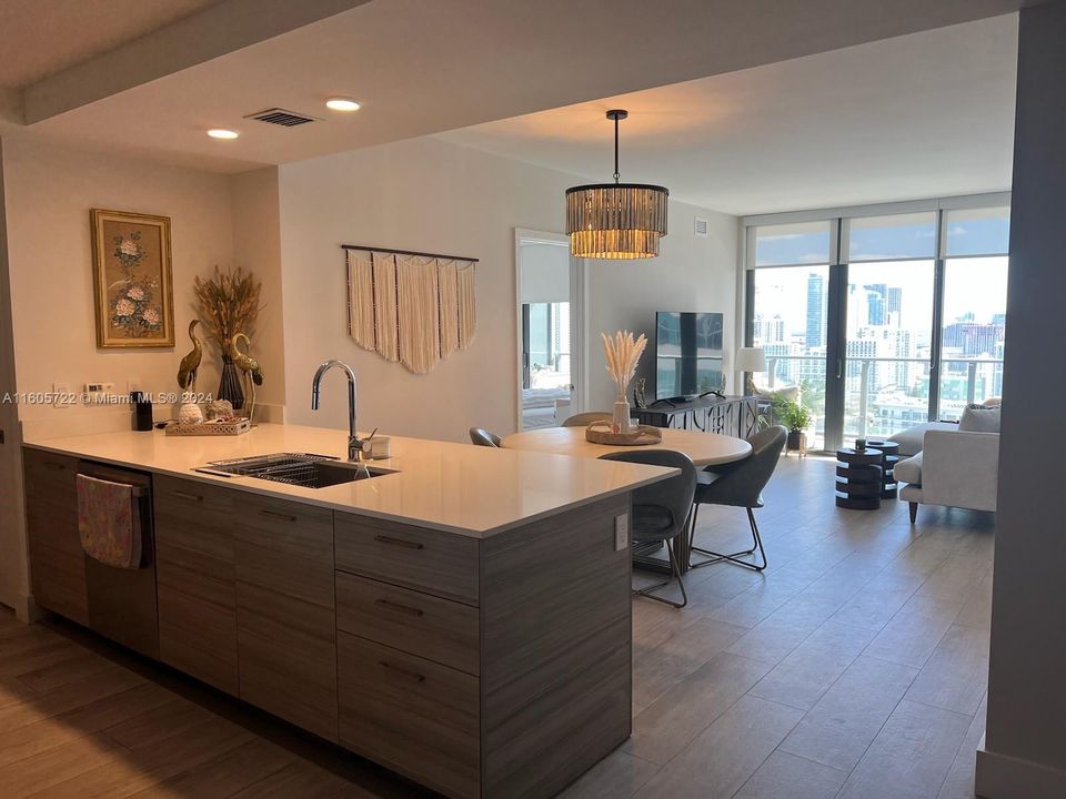 Active With Contract: $6,500 (2 beds, 2 baths, 1045 Square Feet)