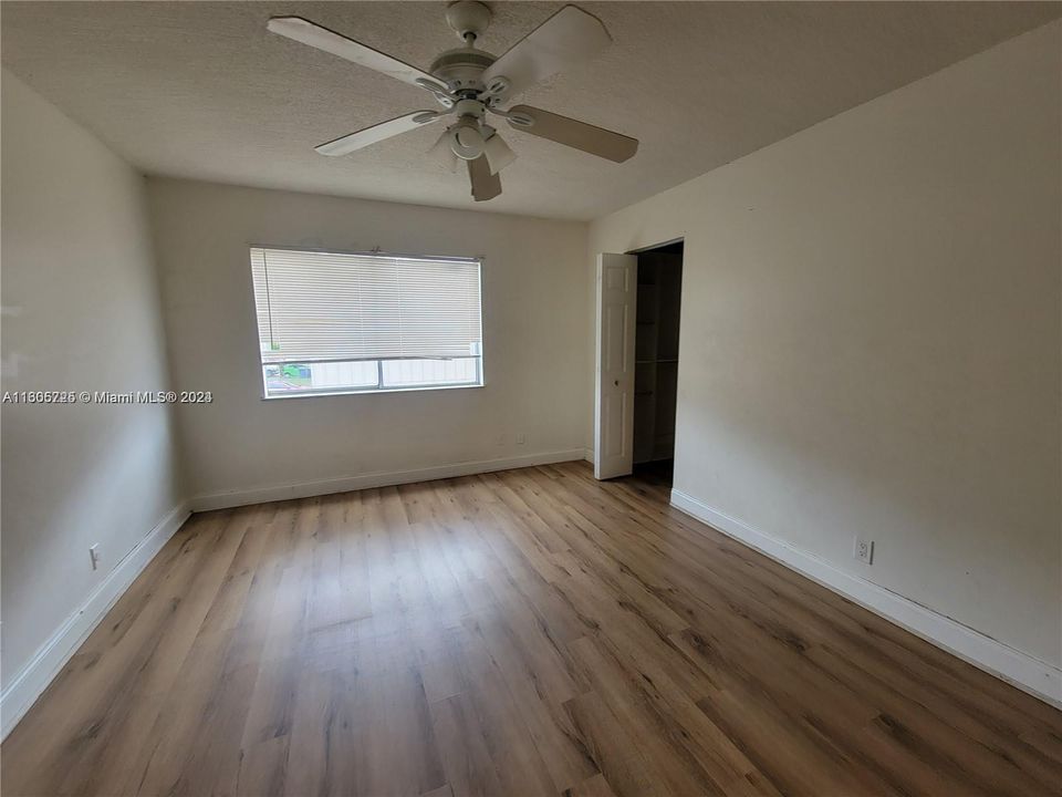 For Rent: $1,850 (2 beds, 1 baths, 940 Square Feet)