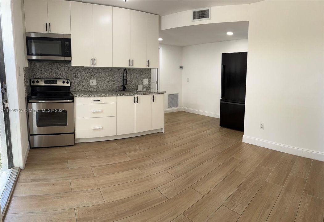 For Rent: $2,000 (2 beds, 1 baths, 850 Square Feet)