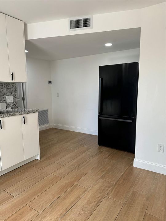 For Rent: $2,000 (2 beds, 1 baths, 850 Square Feet)