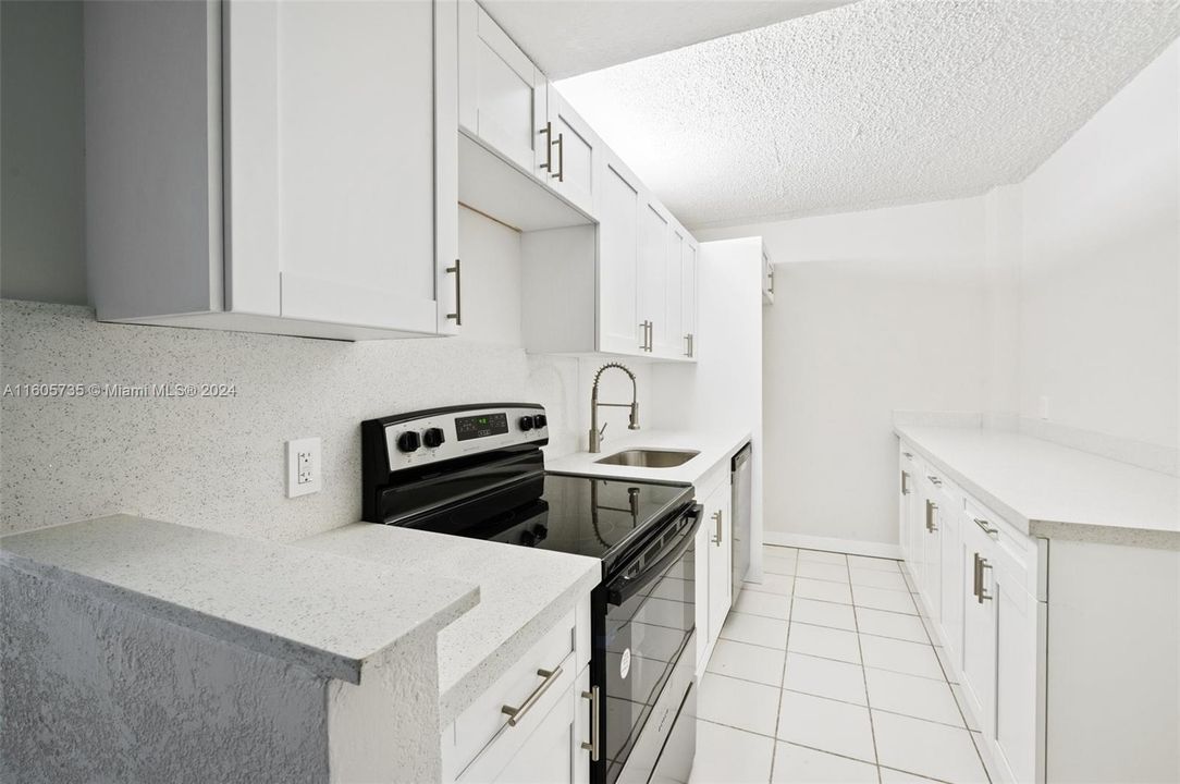 For Rent: $2,000 (1 beds, 1 baths, 760 Square Feet)