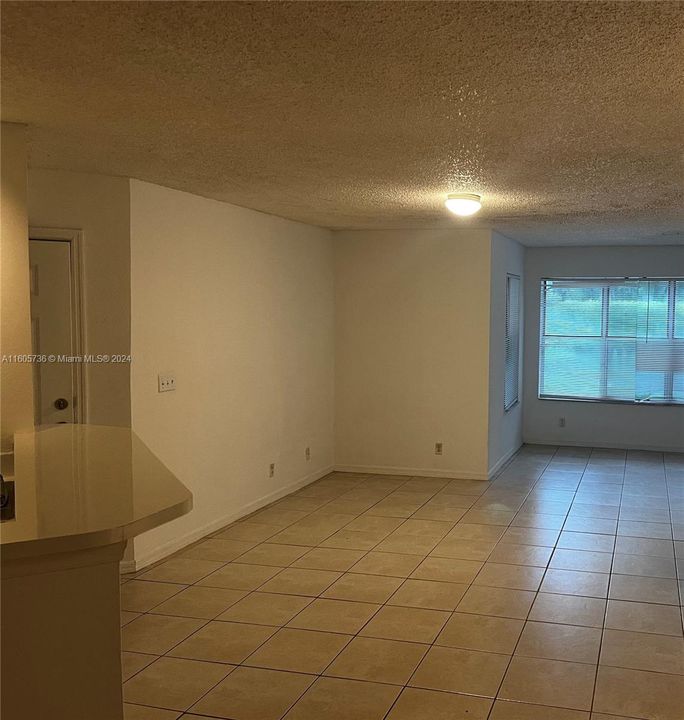 Active With Contract: $1,575 (1 beds, 1 baths, 712 Square Feet)