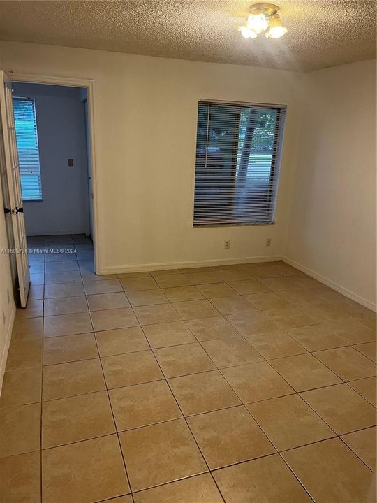 For Rent: $1,575 (1 beds, 1 baths, 712 Square Feet)