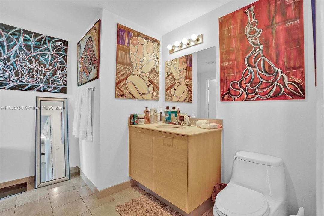 For Sale: $385,000 (1 beds, 1 baths, 659 Square Feet)