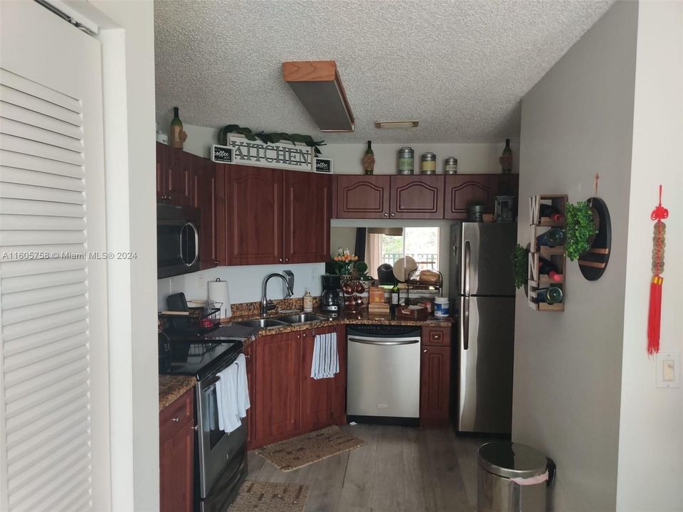 For Sale: $353,990 (2 beds, 2 baths, 1350 Square Feet)