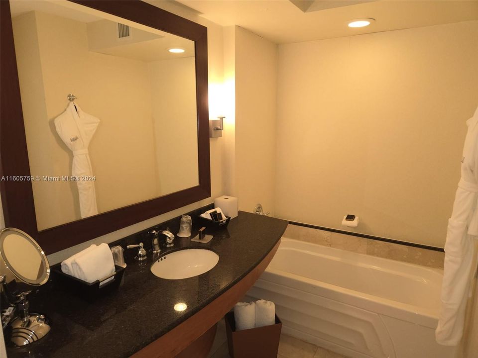 For Sale: $219,000 (0 beds, 1 baths, 551 Square Feet)
