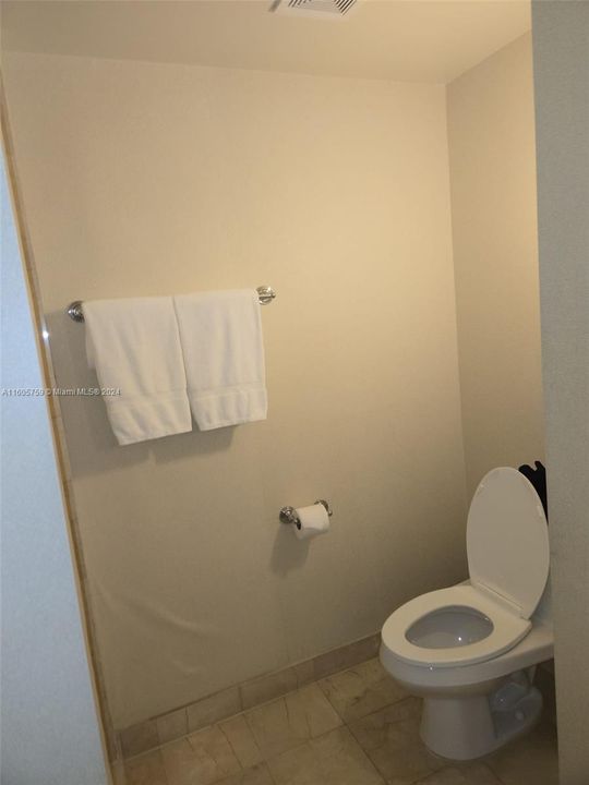 For Sale: $219,000 (0 beds, 1 baths, 551 Square Feet)