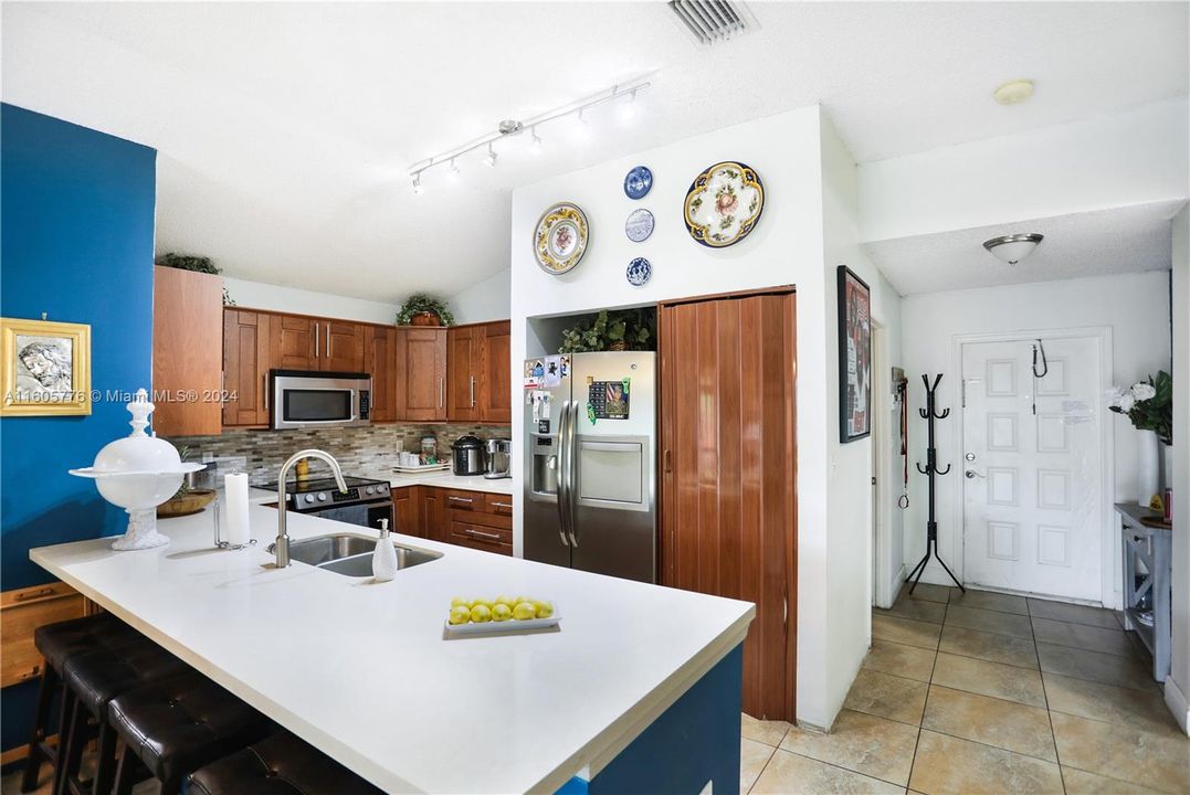 For Sale: $465,000 (3 beds, 2 baths, 1263 Square Feet)