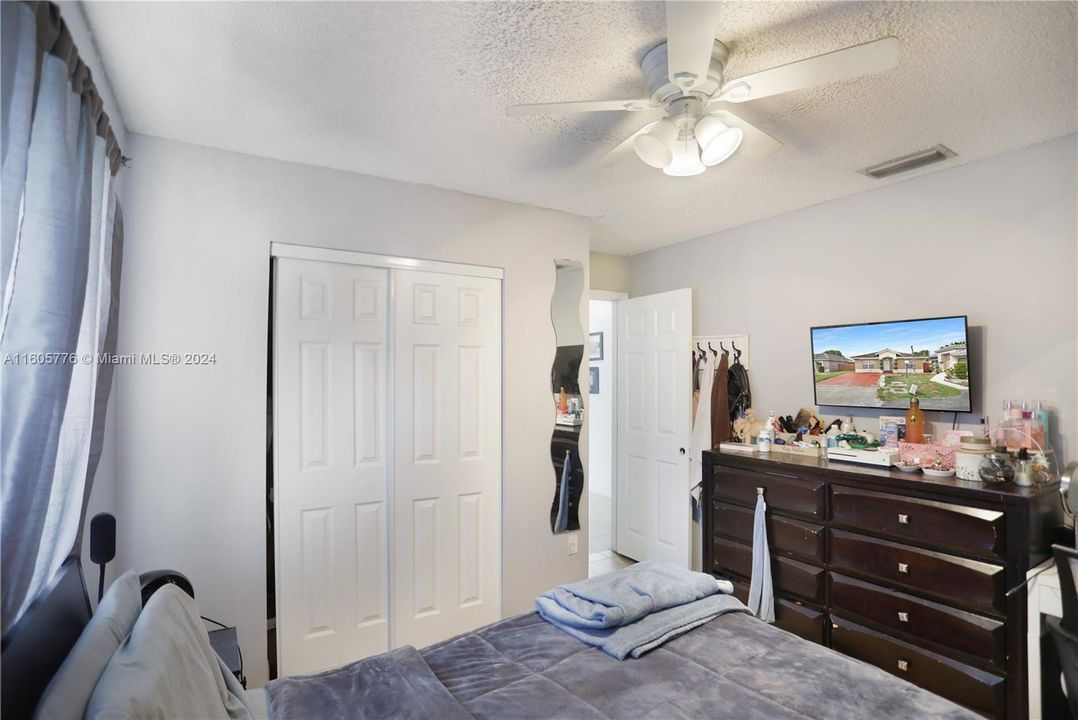 For Sale: $465,000 (3 beds, 2 baths, 1263 Square Feet)