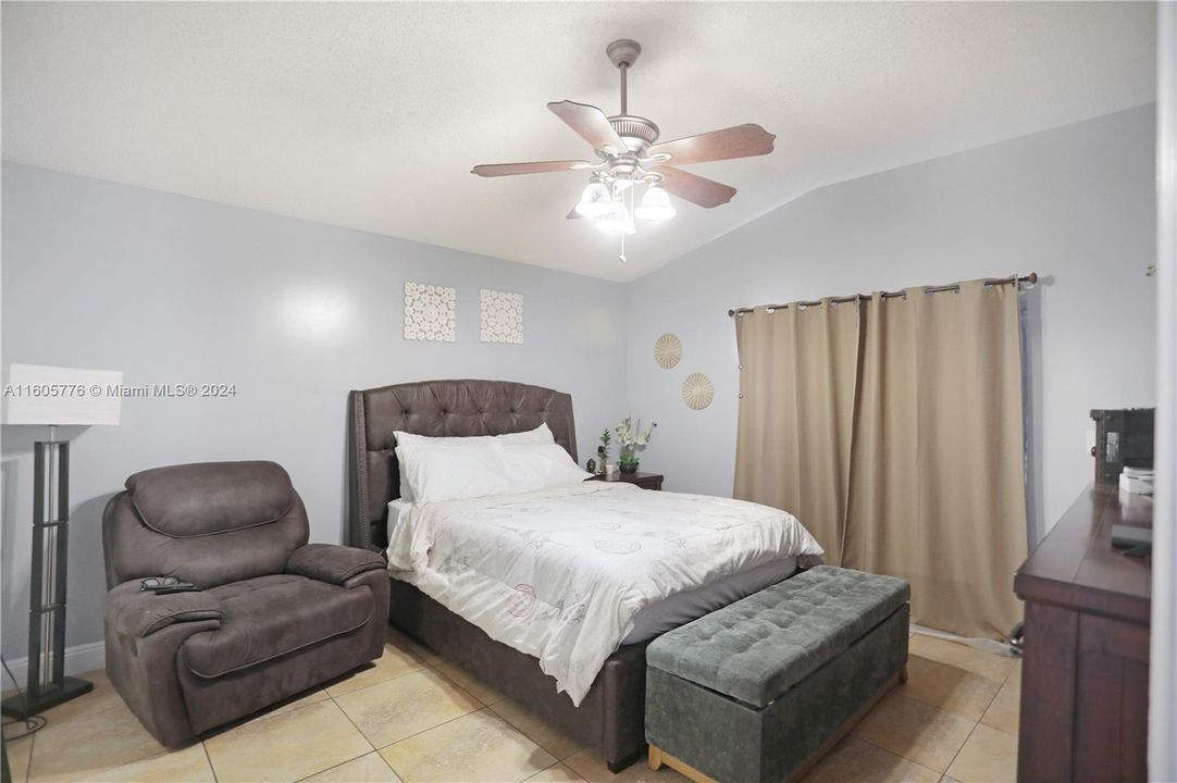 For Sale: $465,000 (3 beds, 2 baths, 1263 Square Feet)