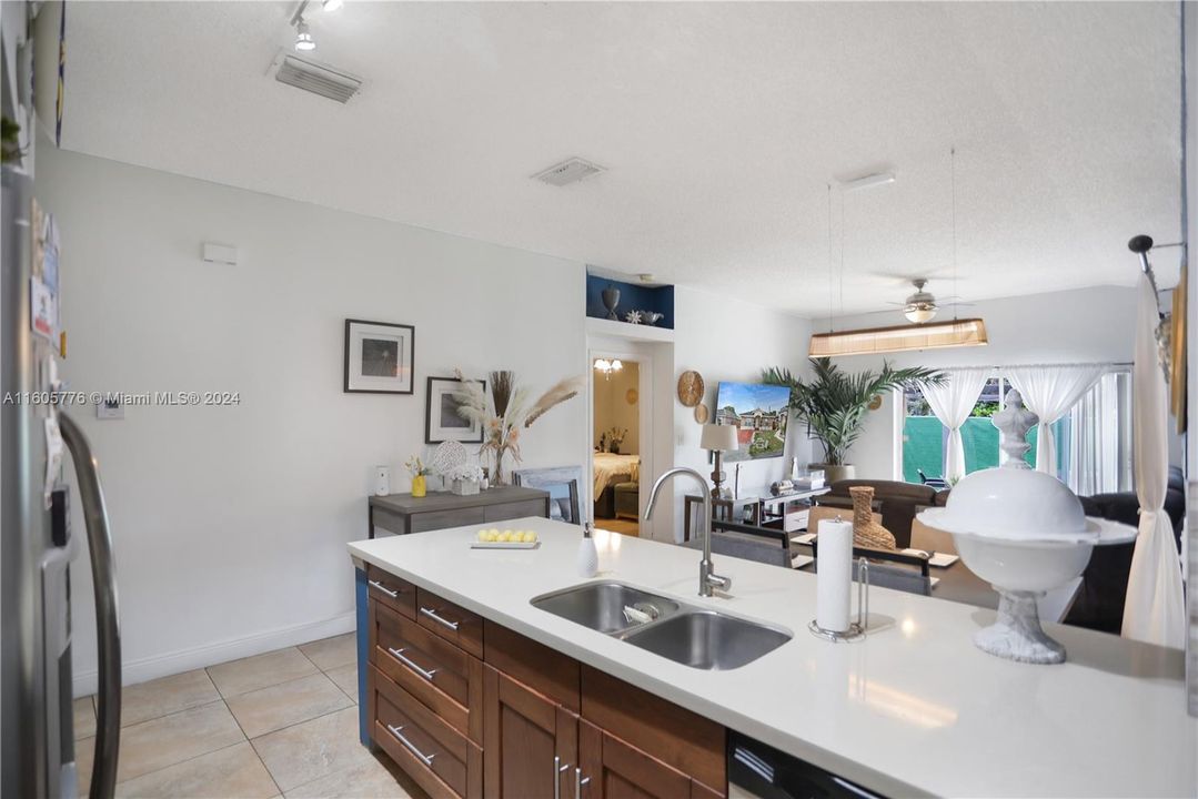 For Sale: $465,000 (3 beds, 2 baths, 1263 Square Feet)