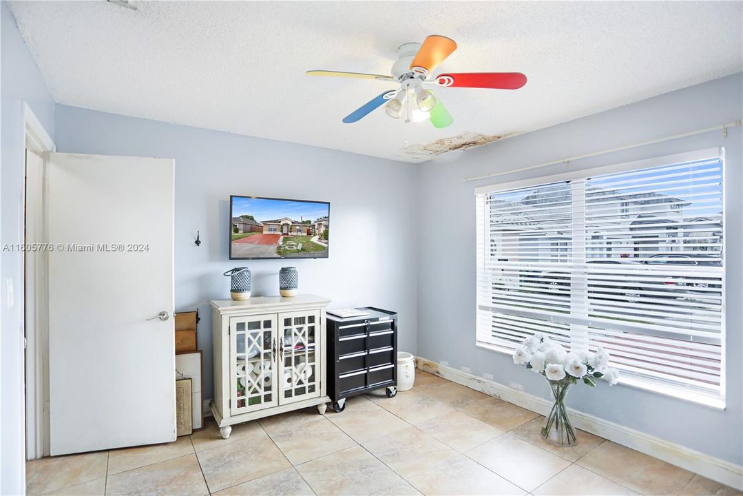 For Sale: $465,000 (3 beds, 2 baths, 1263 Square Feet)