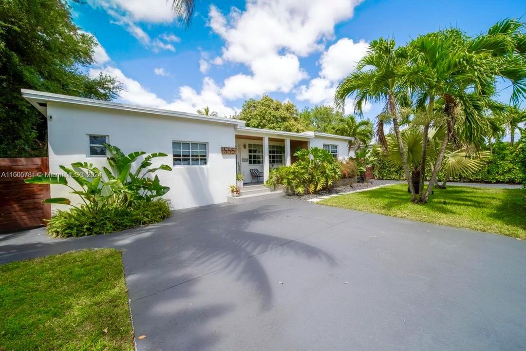 Spectacular 3/2 single-family 1,985 sq ft home in buzzing North Miami neighborhood. Set on a HUGE 17,000 sf lot.